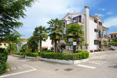 Beautiful spacious apartment (No. 4) with 2 bedrooms 300m to the beach