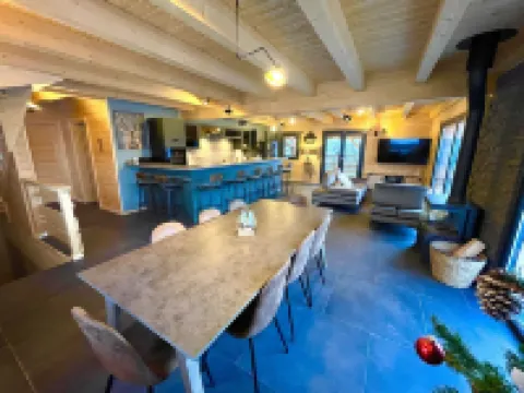 Grand Chalet Avec Piscine et Jacuzzi