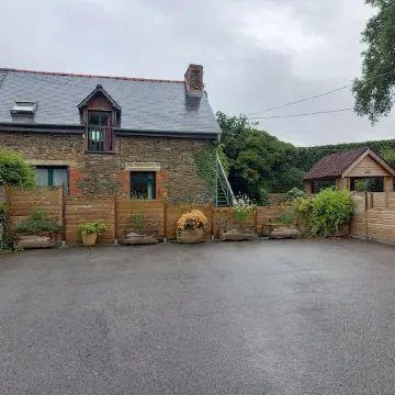 "Le Millet" Furnished Apartment Between Land and Sea, 5 mm from Lac au Duc. Отели в г. Плоэрмель