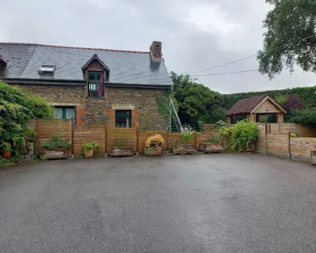 "Le Millet"  Furnished Apartment Between Land and Sea, 5 mm from Lac au Duc. Hotels in Ploermel