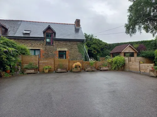 "Le Millet"  Furnished Apartment Between Land and Sea, 5 mm from Lac au Duc. Hotels in Ploermel