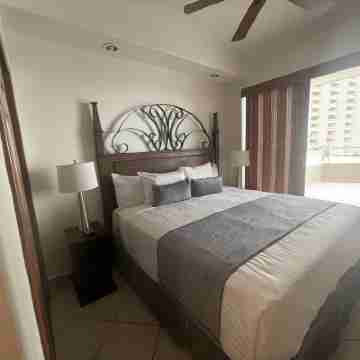 Opalo107 - 3BGround Floor - Huge Private Patio - also renting next door Opalo108 Rooms