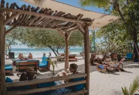 Spacious luxury villa with incredible ocean views, 5 minutes from the beach