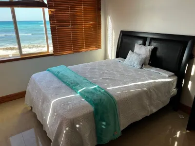 Luxury BEACHFRONT Directly on the BEACH-8 mins from airport! Casa del Amor Kara