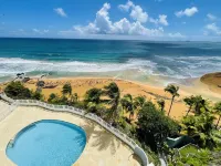 Beachfront Condo with Amaing Ocean View. Walk to Beaches & Restaurants