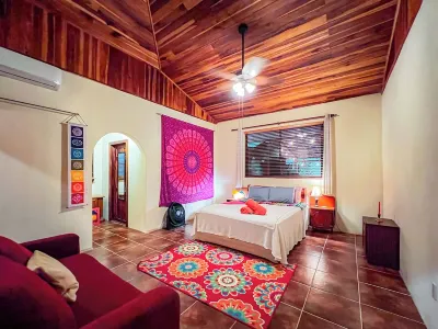 Villa Abejita in Playa Negra: Pool, AC, Walk to Beach, WiFi, Spacious, Private