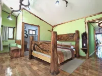 Canopy Wonders House: A Place Among Tree Tops!