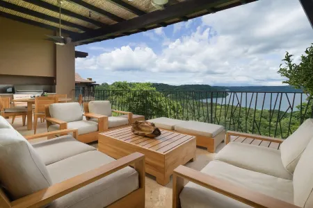 Villa Mila Superb Penthouse /Four Seasons Passes Concierge + Peninsula Papagayo!