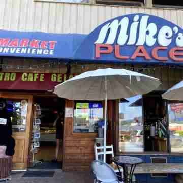 Bright, Renovated 3-Bedroom Rancher in the Heart of Gibsons Hotel Exterior