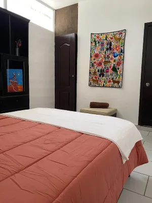 Amplia Villa, ideal para relajarse, caminar por  jardines y disfrutar del mar. Các khách sạn ở 