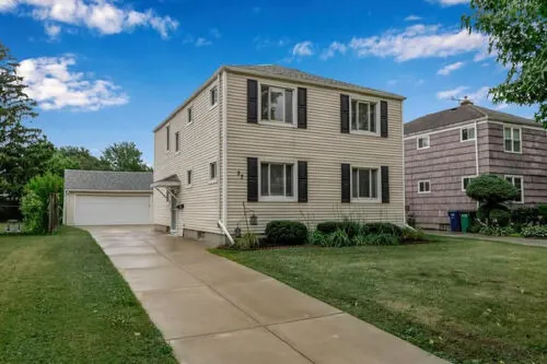 Gorgeous 2 Queen Bed North Buffalo Apartment with Free parking & 70 Inch TV