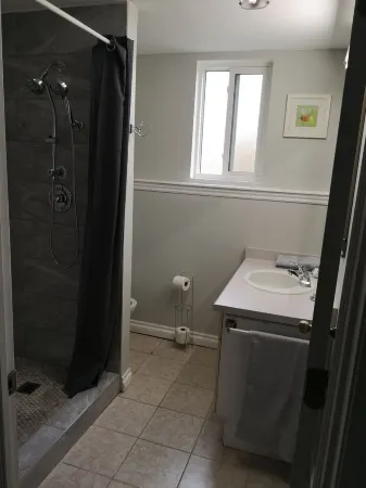 Cozy apartment. Western University & Fanshawe Colleges. It good for business.