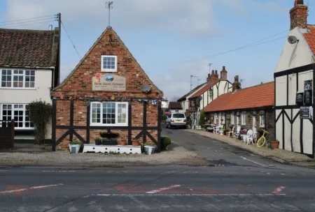 Quirky Cottage Sleeping 10 S/C <br>B&B Adjoining Fox Covert Pub Yarm
