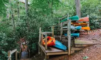 Serenity on Cedar-Lakefront Log Cabin, 10 Boats, Fire Table and Luxury Hot Tub