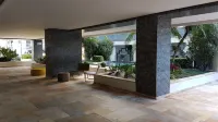 Apt. High standard on the Riviera; 200m from the beach; Air conditioning; 3 bedrooms/2 suites.