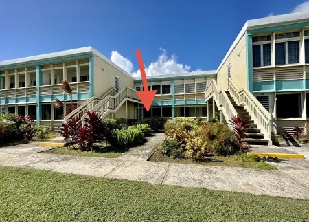 Sapphire Beach!  Walk Out Beach Front only 52 steps to sand!!   Updated Отели рядом с достопримечательностью «Terminal 1 of Cyril E. King Airport»