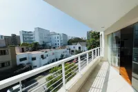 3-Bedroom 4-Bath condo 2 blocks from sea in Miraflores with WiFi and Balcony
