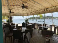 Amazing Beachfront Condo: Stunning Views, Pool, Restaurant, Steps to the Beach! Hotels in Nazareth