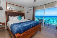 Ocean View Penthouse on the Hip Strip Montego Bay Hotel di 
