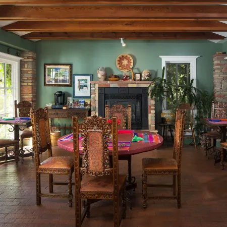 Casa Blanca Inn and Suites