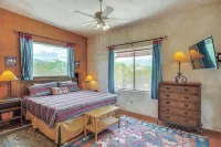 Chic Tucson Casita w/ Deck & Panoramic Views! - Wifi