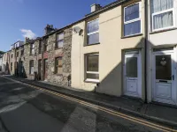 Snowdon View Hotels near St Padarn's Church