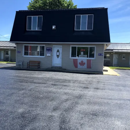 Perth Plaza Inn & Suites
