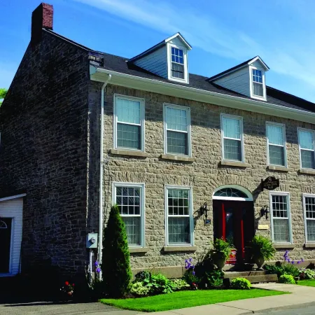 Sir Isaac Brock B&B Luxury Suites