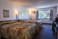 Sis Q Inn Hotels in Weed