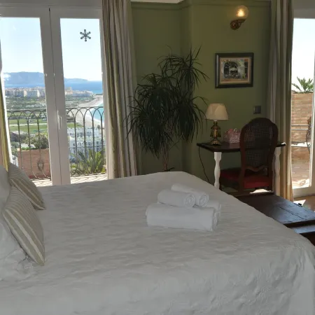 Welcome Inn Nerja Guest House Luxury Bed & Breakfast