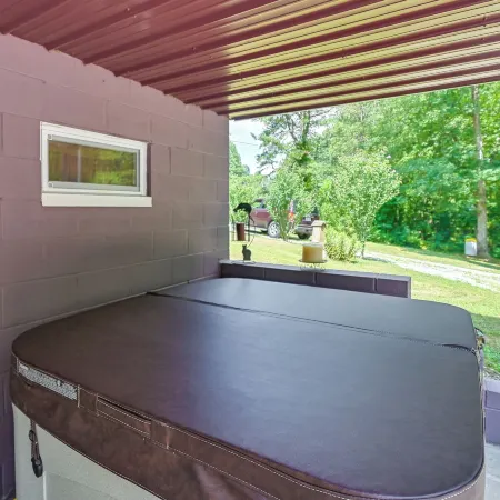 Dog-Friendly Home Rental ~ 5 Mi to Cave Run Lake!