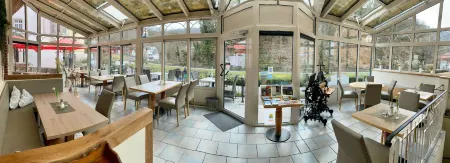 Haus Hohenzollern & Haus 'Ambiente Отели в г. Бад-Бертрих