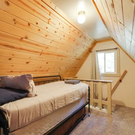 Hike, Ski & Sip: Arnold Cabin 4 Mi to State Park!