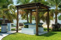Dream Diamante with Beach Club - شقق
