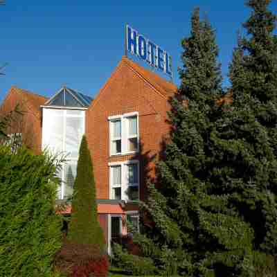 Tourhôtel Contact Hôtel (Tourhôtel du Golf) Hotel Exterior