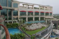 The BellaVista Hotel Panchkula-Chandigarh - Pools
