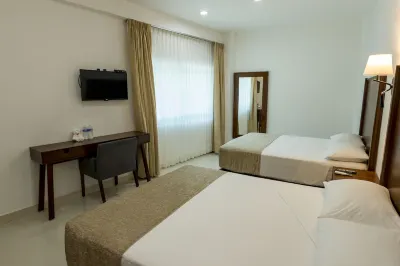 La Loma Suites Hotels near Peter Gray Art Museum