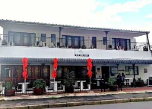 Le Bay Lodge
