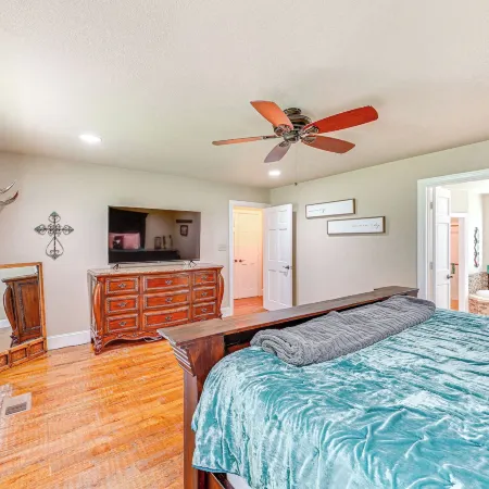 Fire Pit and Sauna Spacious Lake Texoma Retreat!