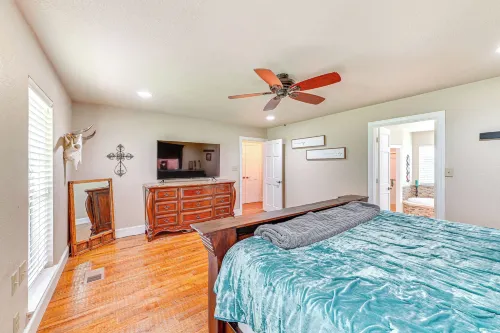 Fire Pit and Sauna Spacious Lake Texoma Retreat! - Wifi