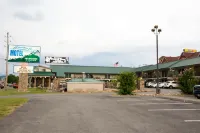 Mountain Breeze Motel - Motels