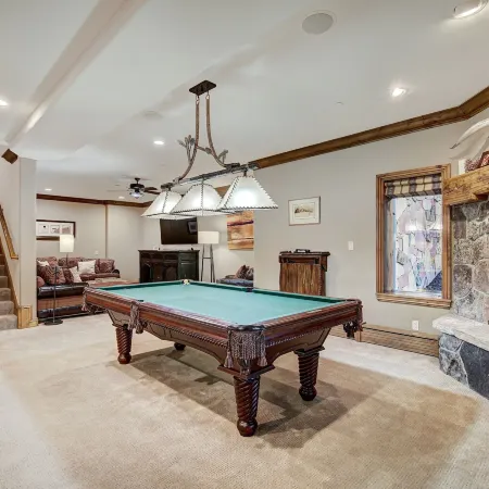 4Br Plus Den Platinum Townhome, Walk to Lift Townhouse