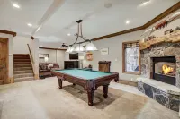 4Br Plus Den Platinum Townhome, Walk to Lift Townhouse