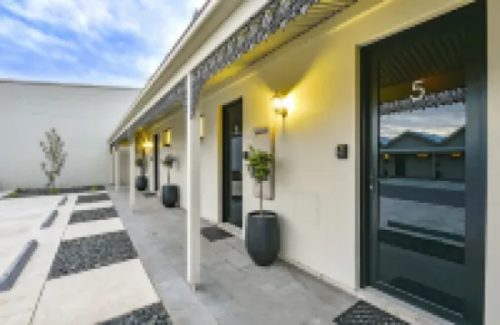 Aloha Central Premium Studios