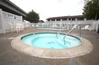 E-Z 8 Motel Old Town - spa