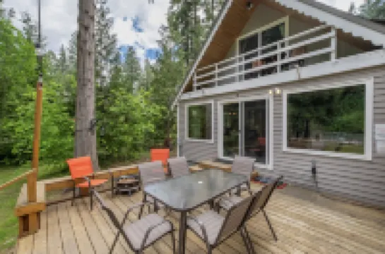 Chiwawa River Chalet 3 Bedroom Home by NW Comfy Cabins by RedAwning