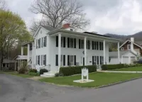 Terrell House B&B Hotels in Burnsville