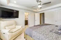 Fenced Yard: Spacious Southern Maryland Townhome! - WiFi