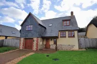 28 Barnes Meadow Hotels in Combpyne Rousdon