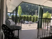 Chase Country Inn Hotels in Sun Peaks